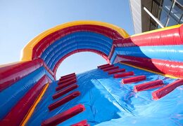 Climbing on a tub dance track