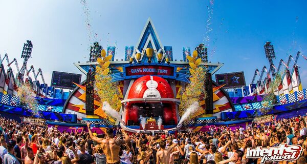 JB Promotions van JB Inflatables; De maatwerk specialist voor opblaasbare podia, reclame artikelen en promotiematerialen op maat gemaakt