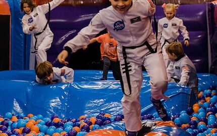 JB Inflatables; Dé Springkussen groothandel van Nederland. Koop inflatables online